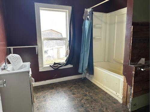 504047 Range Road 80, Rural Vermilion River, County Of, AB - Indoor Photo Showing Bathroom