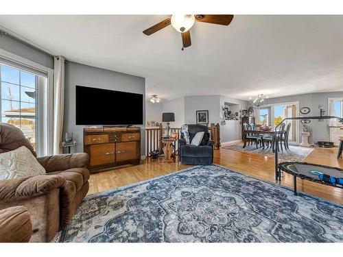 73 White Tail Avenue, Rural Vermilion River, County Of, AB - Indoor Photo Showing Living Room