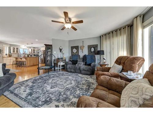 73 White Tail Avenue, Rural Vermilion River, County Of, AB - Indoor Photo Showing Living Room