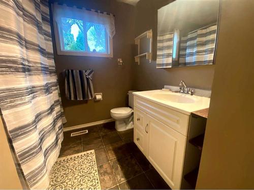 1113 14 Street, Wainwright, AB - Indoor Photo Showing Bathroom