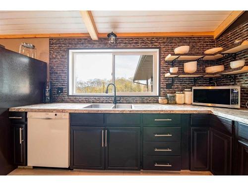 114-65052 Twp Rd 442, Rural Wainwright No. 61, M.D. Of, AB - Indoor Photo Showing Kitchen With Double Sink