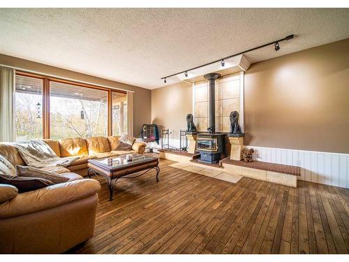 114-65052 Twp Rd 442, Rural Wainwright No. 61, M.D. Of, AB - Indoor Photo Showing Living Room