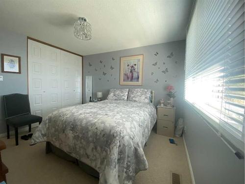 5613 Park Drive, Vermilion, AB - Indoor Photo Showing Bedroom