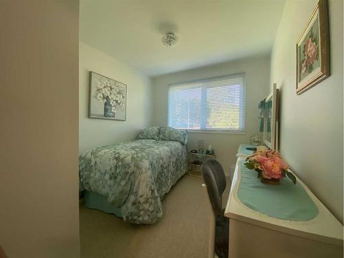 5613 Park Drive, Vermilion, AB - Indoor Photo Showing Bedroom