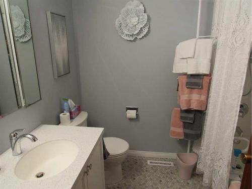 5613 Park Drive, Vermilion, AB - Indoor Photo Showing Bathroom