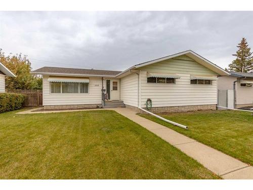 5610 47 Street, Lloydminster, AB - Outdoor