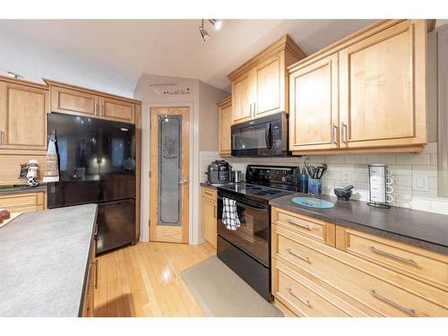 3102 66 Avenue Court, Lloydminster, AB - Indoor Photo Showing Kitchen