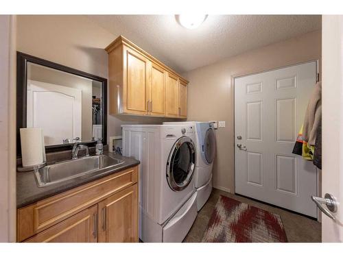 3102 66 Avenue Court, Lloydminster, AB - Indoor Photo Showing Laundry Room