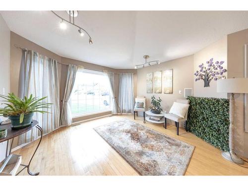 3102 66 Avenue Court, Lloydminster, AB - Indoor Photo Showing Living Room