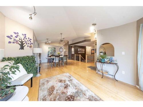 3102 66 Avenue Court, Lloydminster, AB - Indoor Photo Showing Living Room