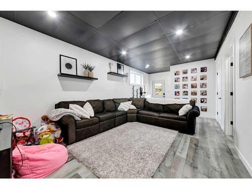 Sk-307 7 Avenue, Paradise Hill, SK - Indoor Photo Showing Living Room