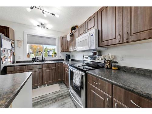 Sk-307 7 Avenue, Paradise Hill, SK - Indoor Photo Showing Kitchen