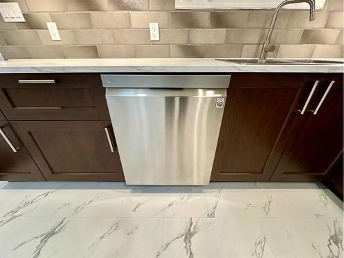 4821 48 Street, Hardisty, AB - Indoor Photo Showing Kitchen With Double Sink