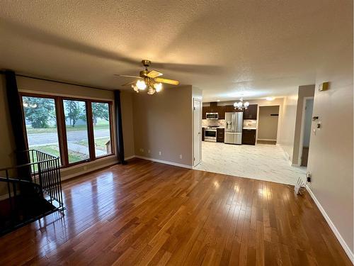 4821 48 Street, Hardisty, AB - Indoor Photo Showing Other Room