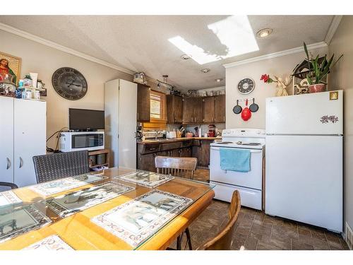 4801 46 Street, Lloydminster, SK - Indoor Photo Showing Kitchen