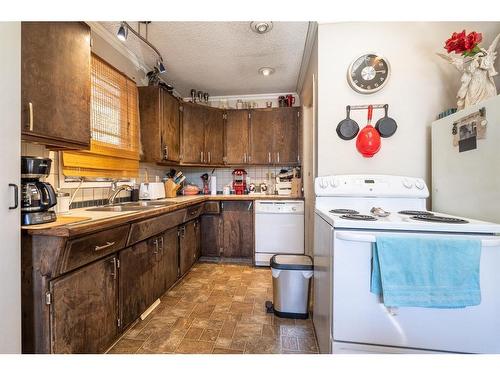 4801 46 Street, Lloydminster, SK - Indoor Photo Showing Kitchen With Double Sink