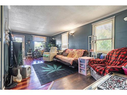 4801 46 Street, Lloydminster, SK - Indoor Photo Showing Living Room