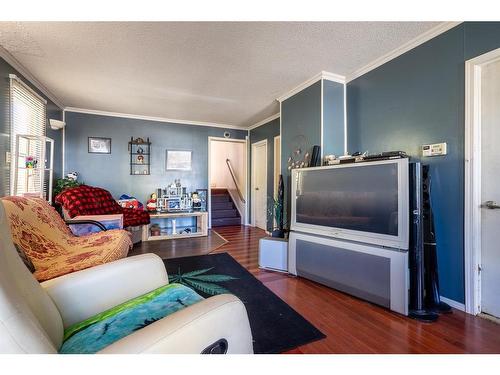 4801 46 Street, Lloydminster, SK - Indoor Photo Showing Living Room