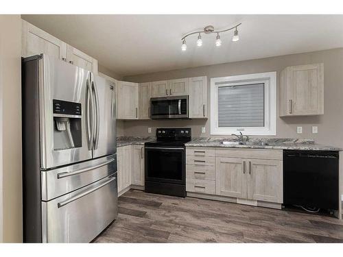 6708 39 Street, Lloydminster, AB - Indoor Photo Showing Kitchen With Stainless Steel Kitchen