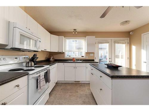 304-4811 47 Avenue, Lloydminster, SK - Indoor Photo Showing Kitchen