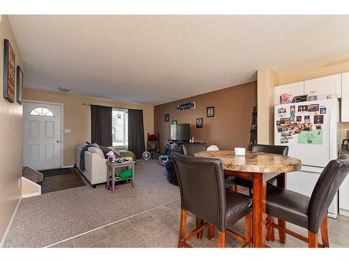 304-4811 47 Avenue, Lloydminster, SK - Indoor Photo Showing Dining Room