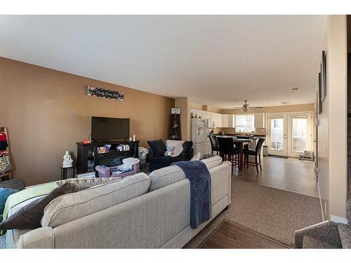 304-4811 47 Avenue, Lloydminster, SK - Indoor Photo Showing Living Room