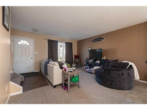 304-4811 47 Avenue, Lloydminster, SK - Indoor Photo Showing Living Room