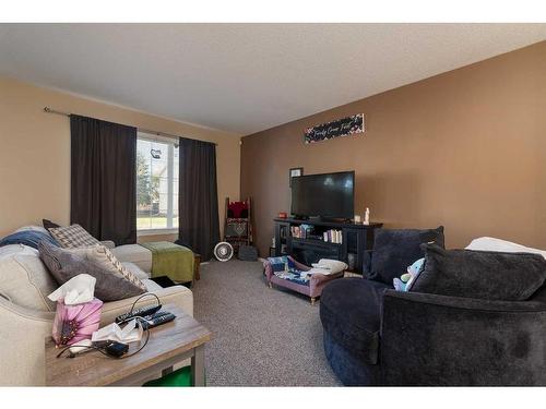 304-4811 47 Avenue, Lloydminster, SK - Indoor Photo Showing Living Room