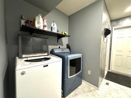 206 4 Avenue North, Marwayne, AB - Indoor Photo Showing Laundry Room