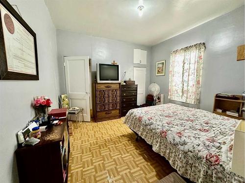 5207 48 Street, Provost, AB - Indoor Photo Showing Bedroom