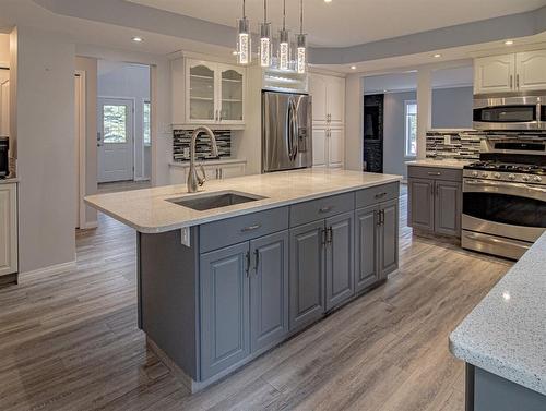 442009 Rge Rd 65, Rural Wainwright No. 61, M.D. Of, AB - Indoor Photo Showing Kitchen With Stainless Steel Kitchen With Upgraded Kitchen