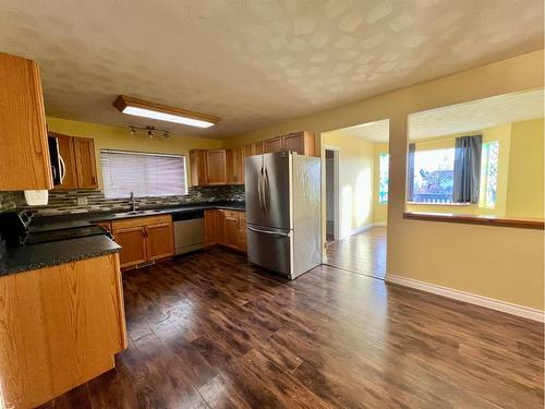 1108 24 Street, Wainwright, AB - Indoor Photo Showing Kitchen