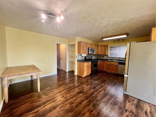 1108 24 Street, Wainwright, AB - Indoor Photo Showing Kitchen