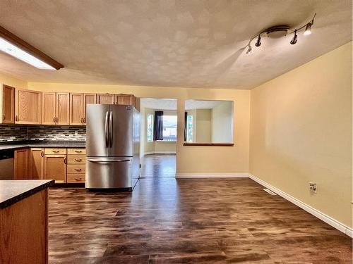 1108 24 Street, Wainwright, AB - Indoor Photo Showing Kitchen