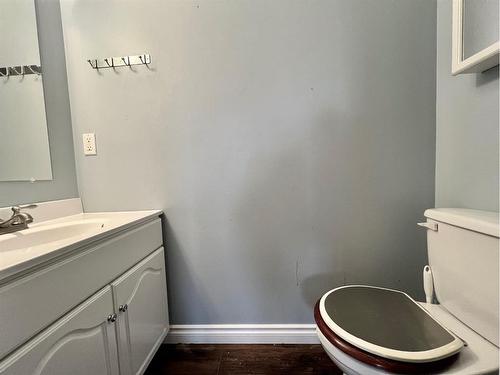 1108 24 Street, Wainwright, AB - Indoor Photo Showing Bathroom