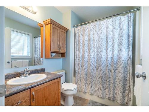 1816 52 Avenue, Lloydminster, AB - Indoor Photo Showing Bathroom