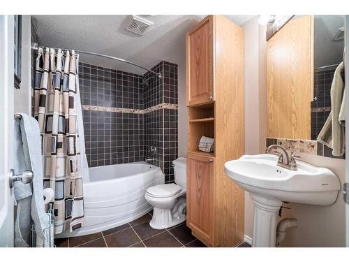 1816 52 Avenue, Lloydminster, AB - Indoor Photo Showing Bathroom