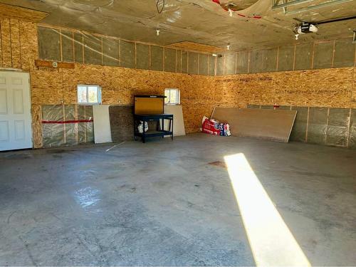 304 Main Street, Waseca, SK - Indoor Photo Showing Garage