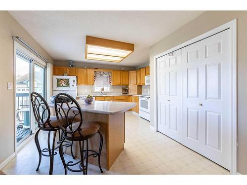 28-4201 56 Avenue, Lloydminster, AB - Indoor Photo Showing Kitchen