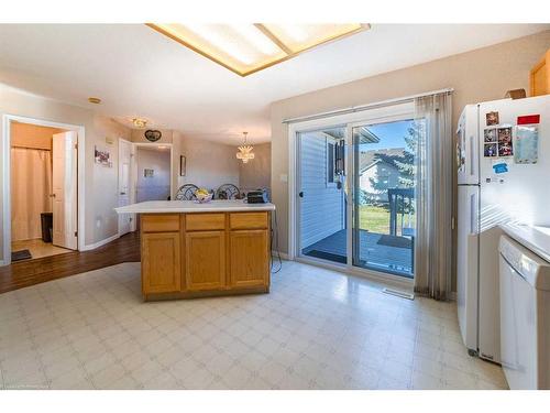 28-4201 56 Avenue, Lloydminster, AB - Indoor Photo Showing Kitchen