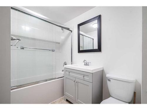 4711 43 Street, Lloydminster, SK - Indoor Photo Showing Bathroom