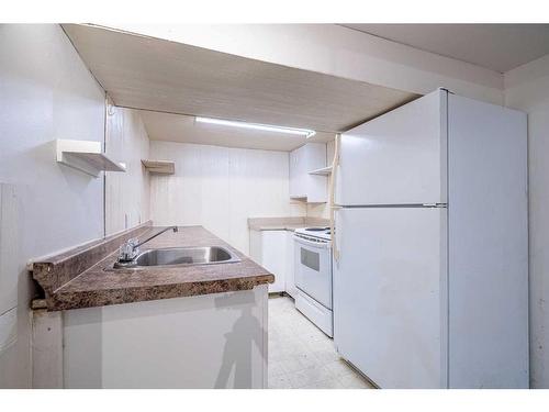 4711 43 Street, Lloydminster, SK - Indoor Photo Showing Kitchen