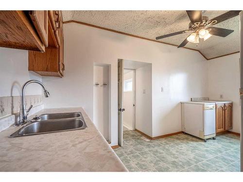 4711 43 Street, Lloydminster, SK - Indoor Photo Showing Kitchen With Double Sink