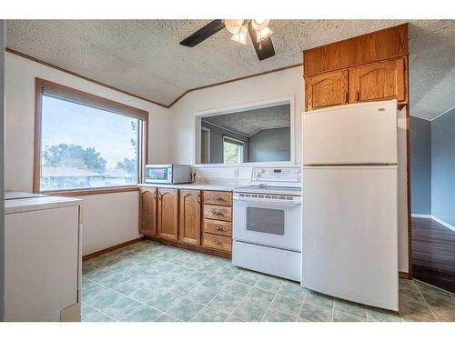 4711 43 Street, Lloydminster, SK - Indoor Photo Showing Kitchen