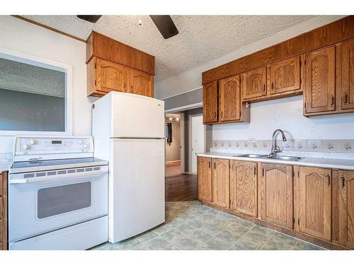 4711 43 Street, Lloydminster, SK - Indoor Photo Showing Kitchen