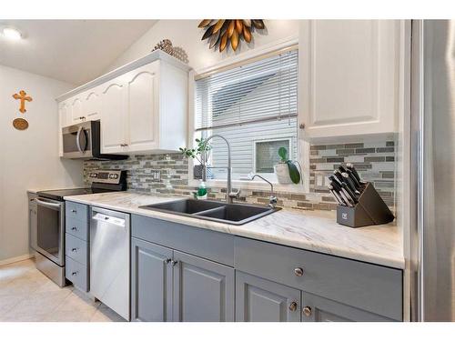 6604 34 Street, Lloydminster, AB - Indoor Photo Showing Kitchen With Double Sink