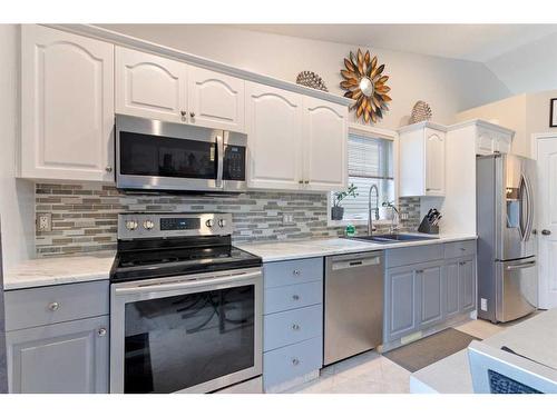 6604 34 Street, Lloydminster, AB - Indoor Photo Showing Kitchen