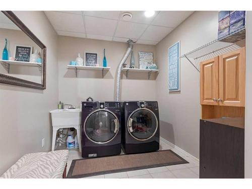 6604 34 Street, Lloydminster, AB - Indoor Photo Showing Laundry Room