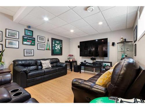 6604 34 Street, Lloydminster, AB - Indoor Photo Showing Living Room