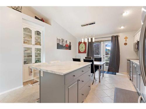 6604 34 Street, Lloydminster, AB - Indoor Photo Showing Kitchen